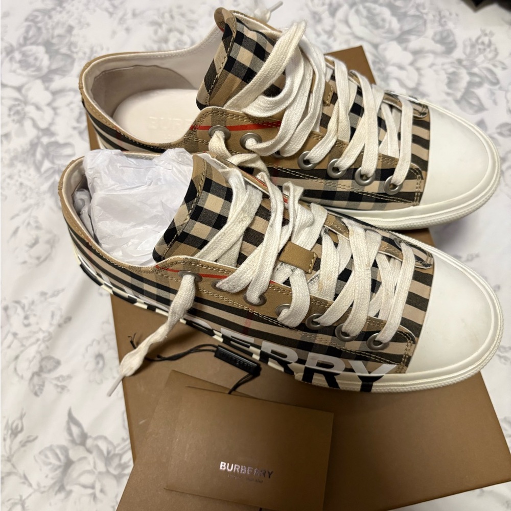 Burberry Low Top  Sneakers - Picture 2 of 6